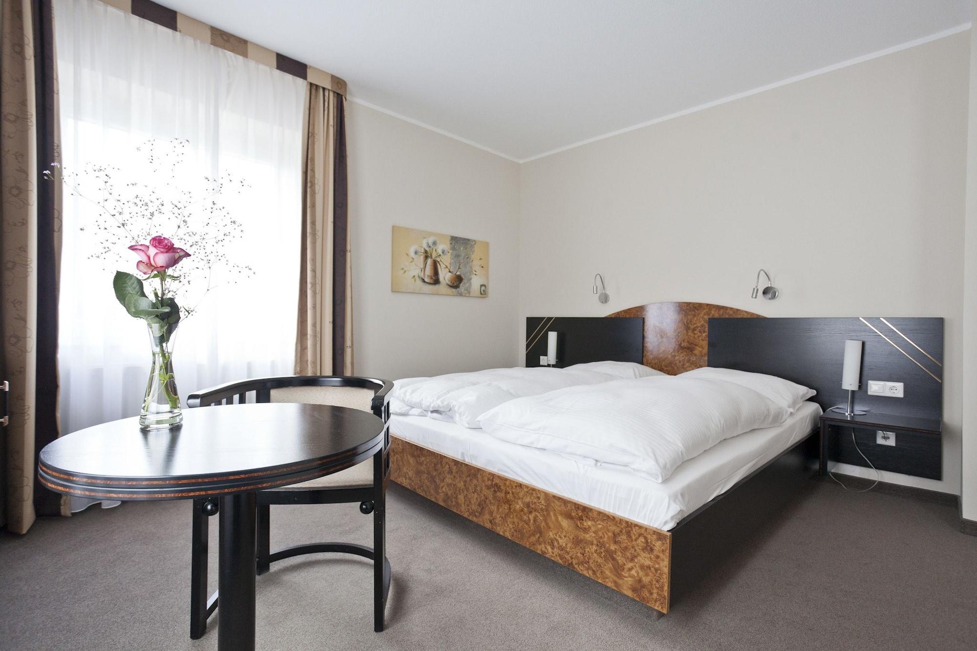 Hotel Graefrather Hof Solingen Exterior photo