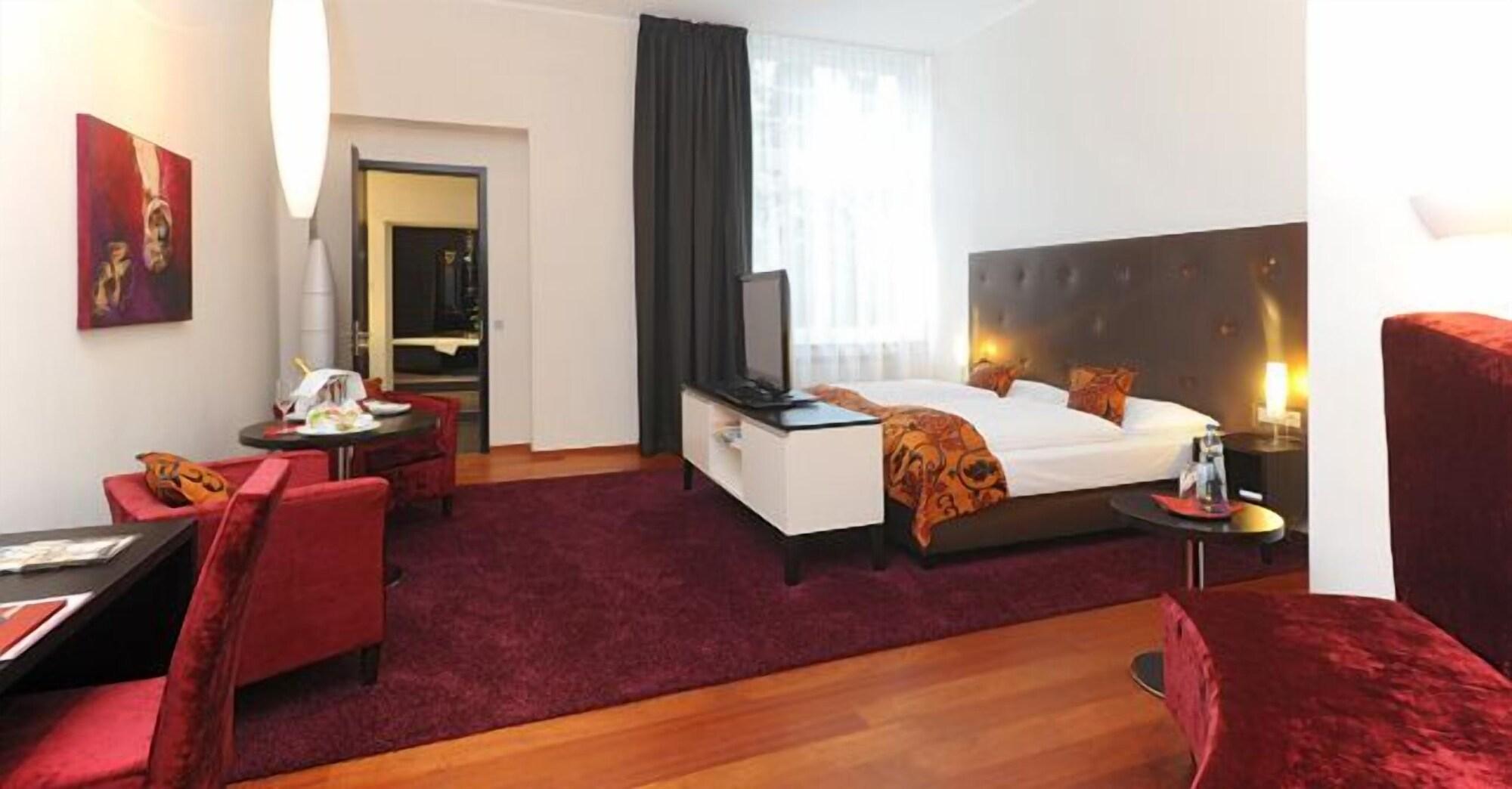 Hotel Graefrather Hof Solingen Exterior photo
