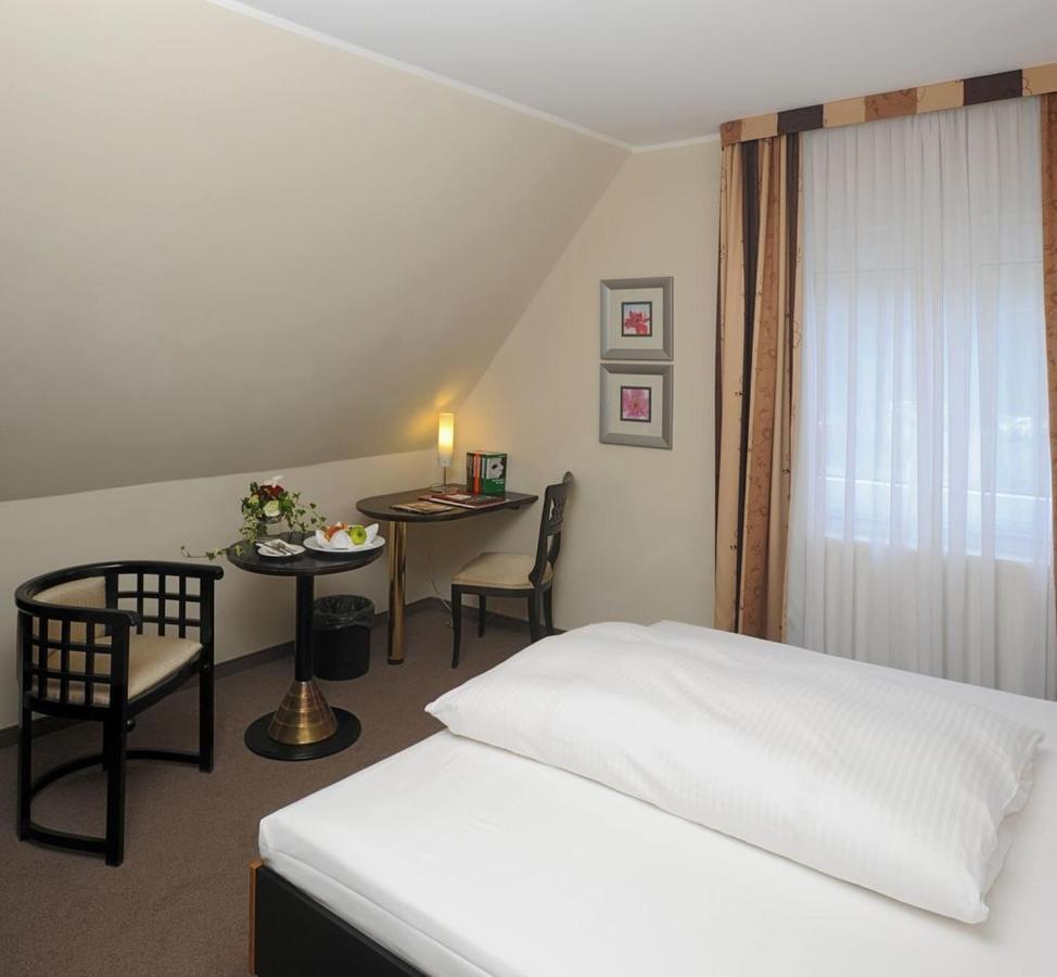 Hotel Graefrather Hof Solingen Room photo